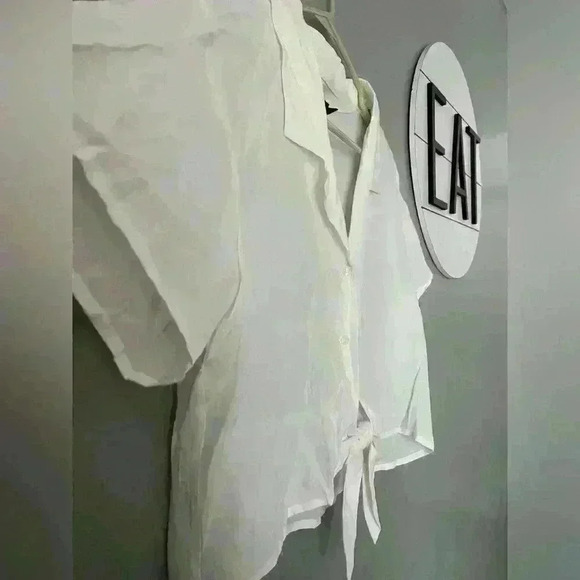 ❤️ Semi Sheer White Button & Tie in Front Collared Crop Medium - Picture 2 of 4